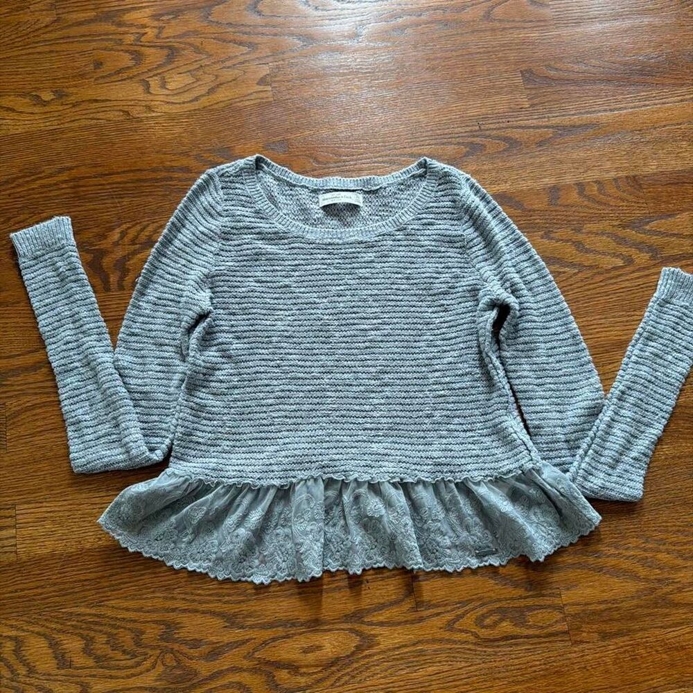 Vintage Y2K Abercrombie and fitch gray knit sweater with lace trim size xs